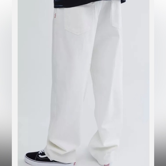 NWOT BDG Skate Fit Jeans in perfect condition - Picture 2 of 8